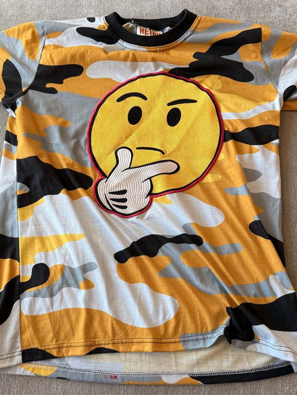 Retro Label Yellow Camo Thinking Emoji Men’s Graphic Tee (XL)